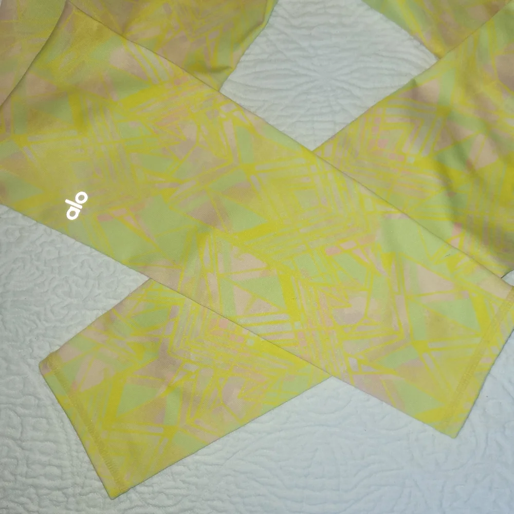 3/$25 ALO Airbrush Strech Cropped Leggings in Zest Indigo Geometric Women's M - Picture 6 of 8
